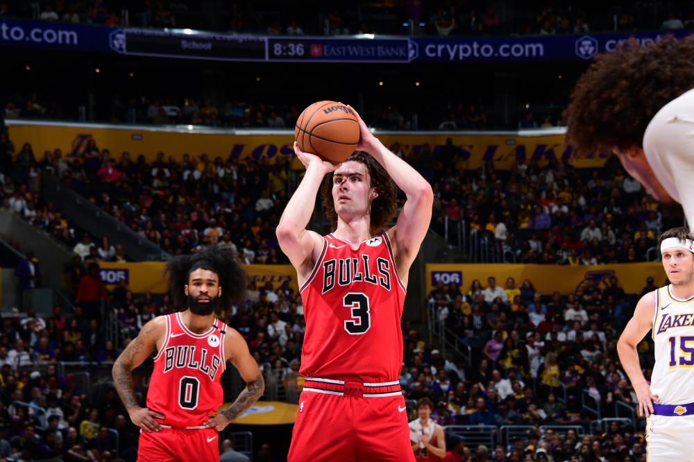 图片报：西蒙斯因抱怨颈痛缺席昨日合练，很可能缺战今日比赛